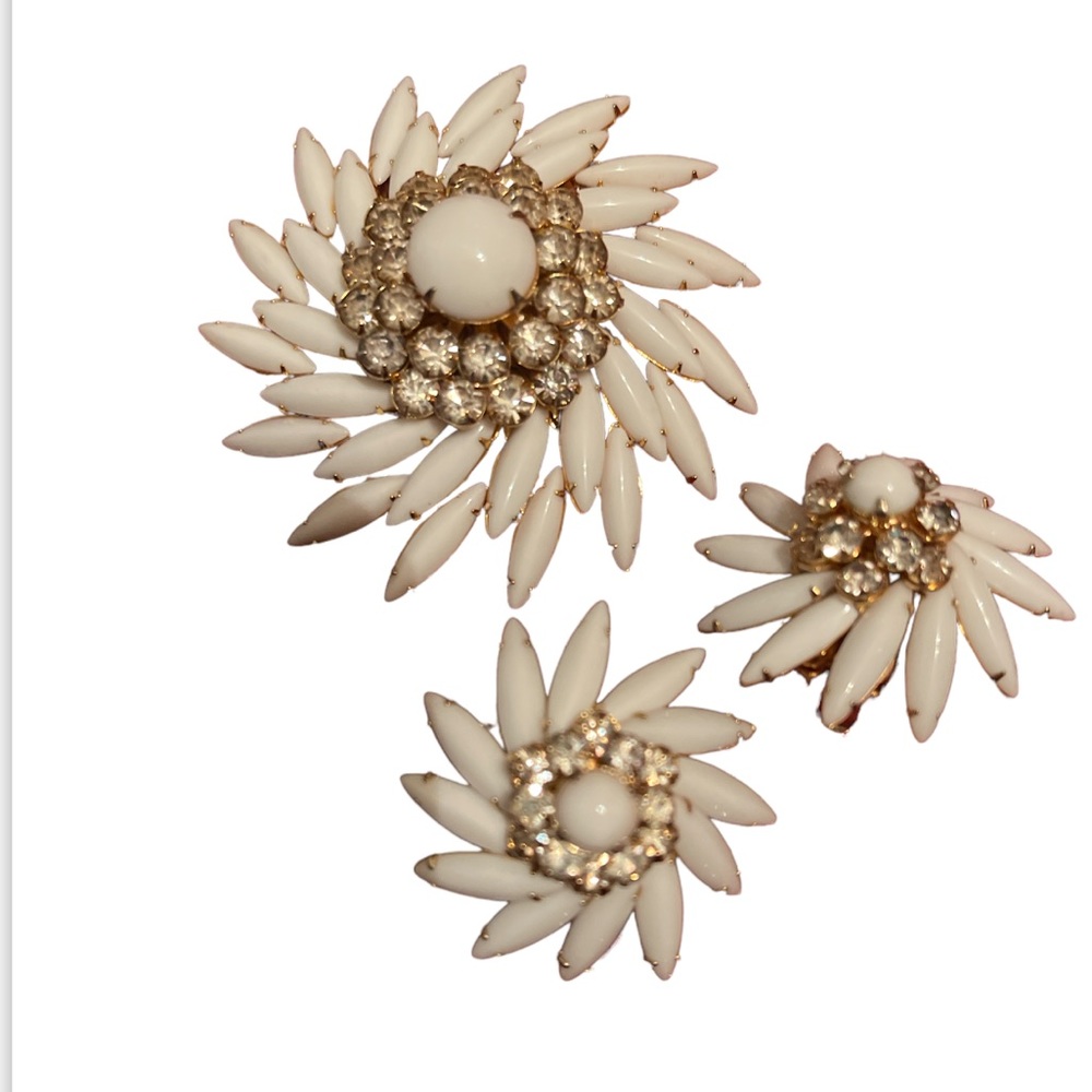 Judy Lee Navette White Milk Glass & Rhinestones Swirl Brooch w/set of earrings - Picture 17 of 17